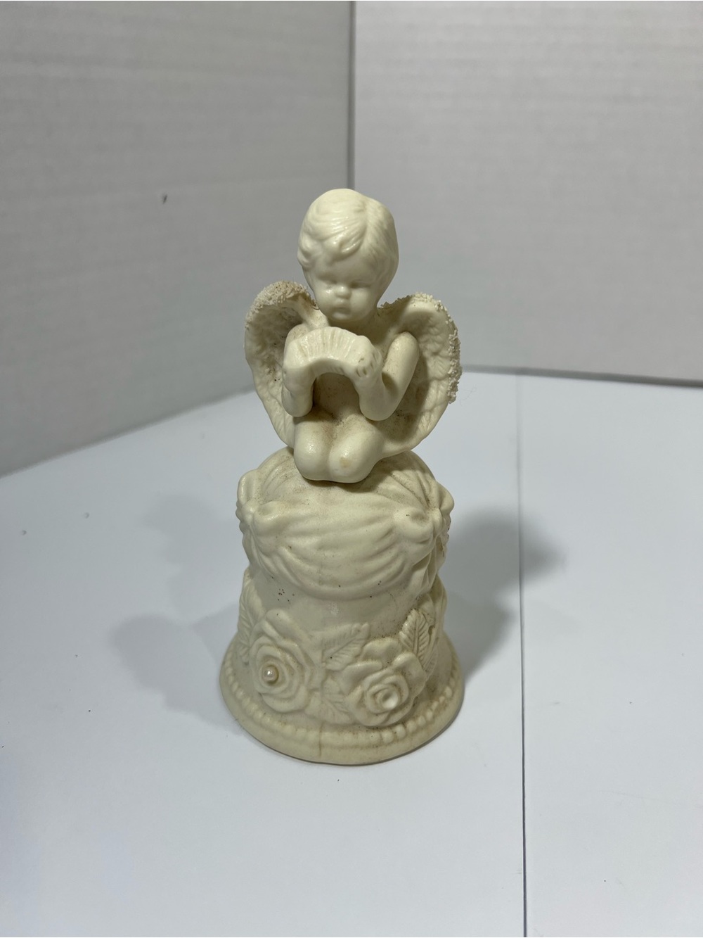 Praying Angel Bell With Roses Glass